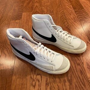 Nike Men’s Blazer Mid ‘77 vintage shoes size 8.5
